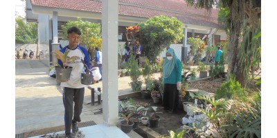 PEMBIASAAN POSITIF DI SMP NEGERI 2 PONCOKUSUMO